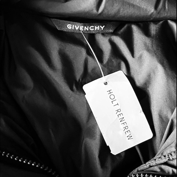 ▪️SALE▪️Brand new GIVENCHY Puffer Jacket with Hood. - Picture 6 of 6